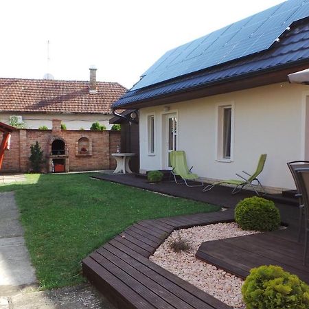 Rozalia Apartman Дьюла Экстерьер фото