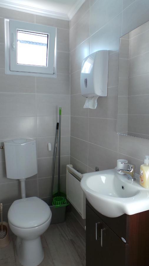 Rozalia Apartman Дьюла Экстерьер фото