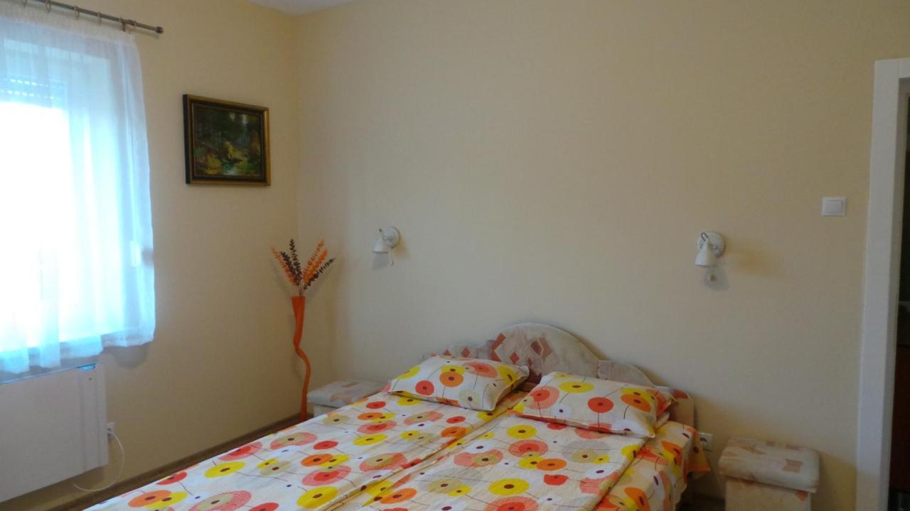 Rozalia Apartman Дьюла Экстерьер фото